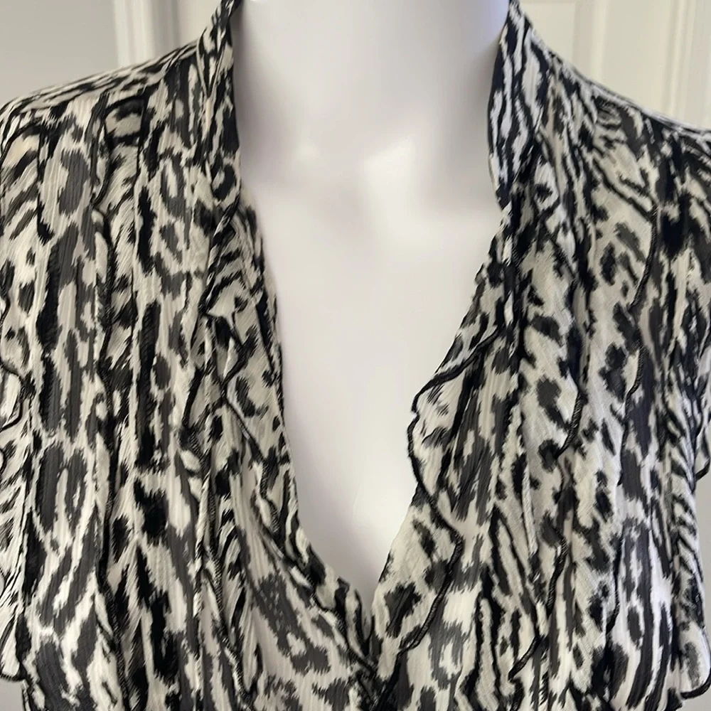 Banana Republic Vintage Animal Print Black/White Ruffled Sheer Sleeveless Blouse - Picture 4 of 8